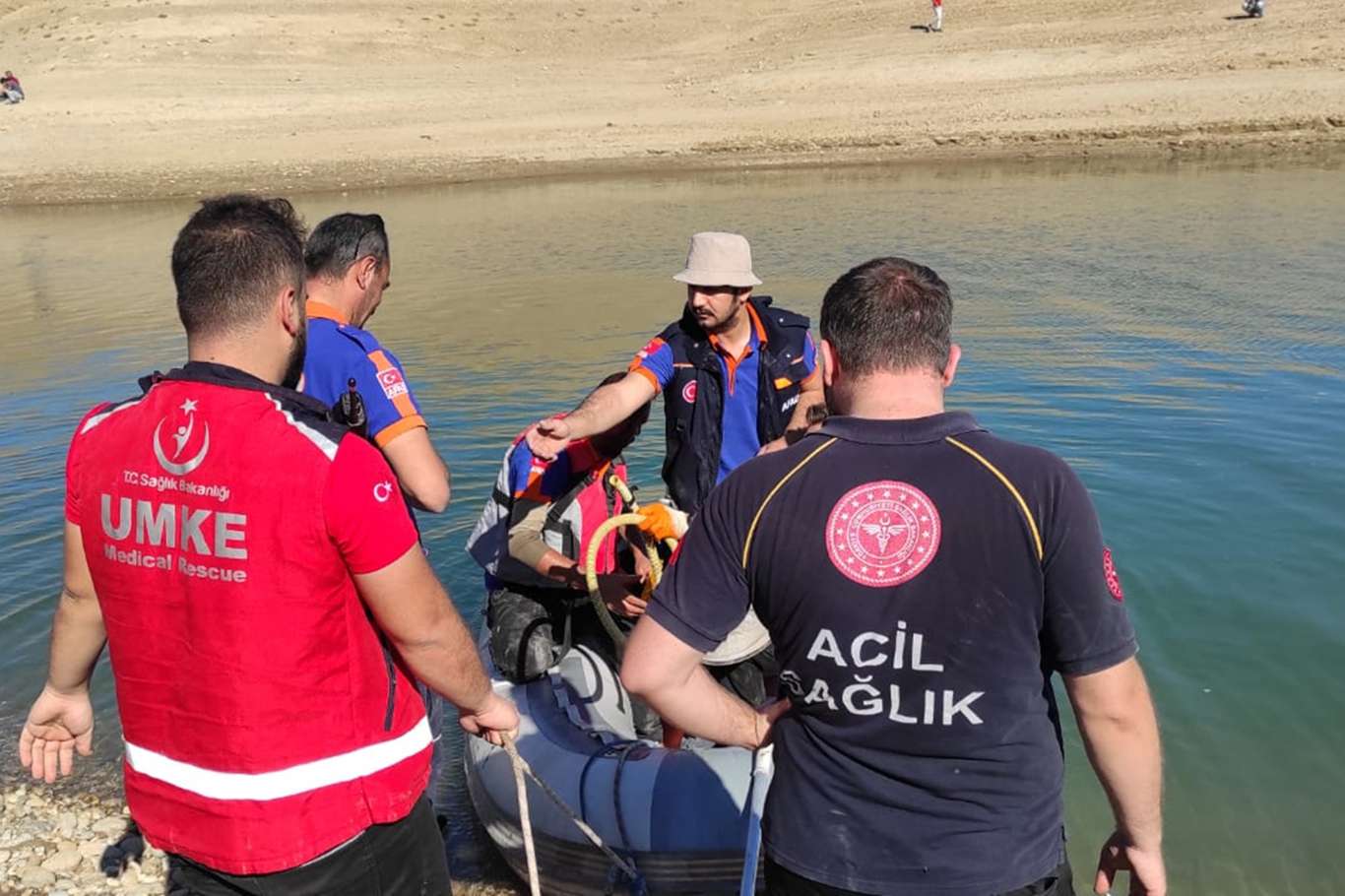 Siirt'te baraj gölünde boğulan 2 gencin cesedine ulaşıldı Siirt'te baraj gölünde boğulan 2 gencin cesedine ulaşıldı